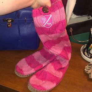 VS PINK Knit Sweater Slipper Socks?